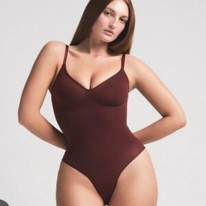 SKIMS Authentic Seamless Sculpt Thong Bodysuit Shapewear NWOT OXBLOOD Size XS
